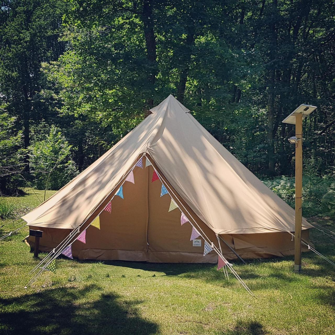 Camping Bois De St Hilaire Chalandray Exterior foto