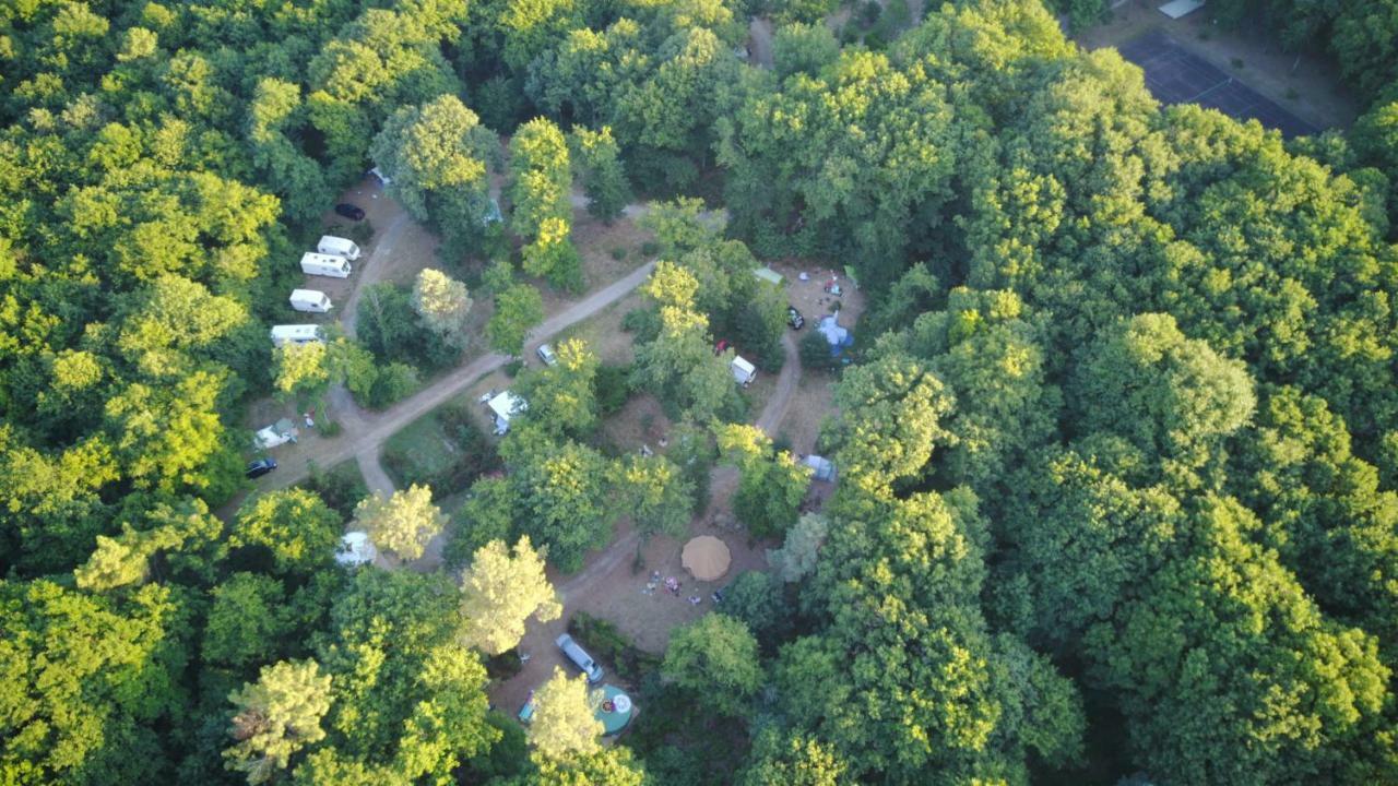 Camping Bois De St Hilaire Chalandray Exterior foto