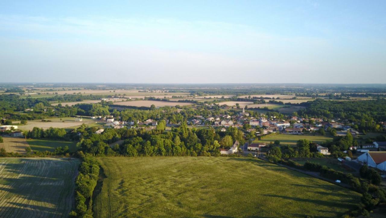 Camping Bois De St Hilaire Chalandray Exterior foto
